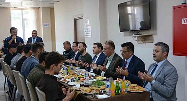 Vali Işın, öğrencilerle kahvaltıda buluştu