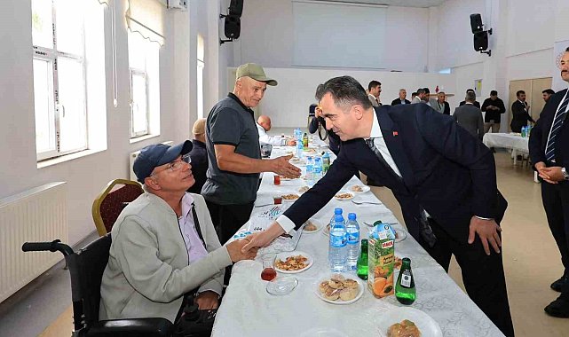 Vali Karakaya'dan ulu çınarlara anlamlı ziyaret