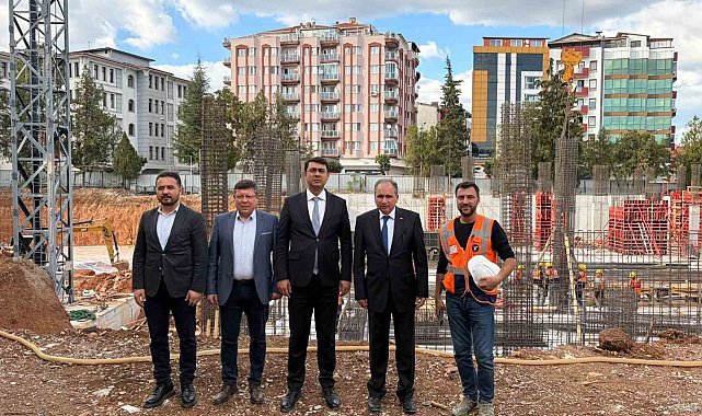 Vali Kartal, yapımı devam eden öğretmenevi ve sanat okulu inşaatını inceledi