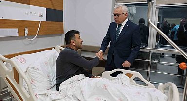 Vali Şimşek, karbonmonoksitten zehirlenen işçileri ziyaret etti
