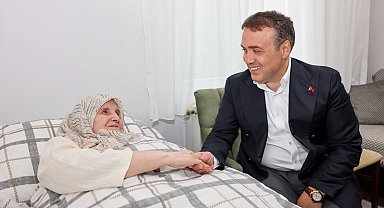 Vali Sözer, yaşlı çiftin evine konuk oldu