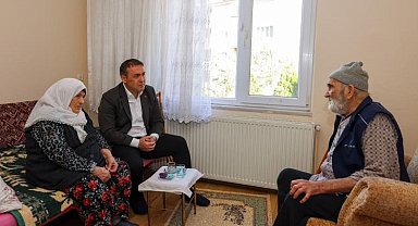 Vali Sözer, yaşlı çiftle bir araya geldi