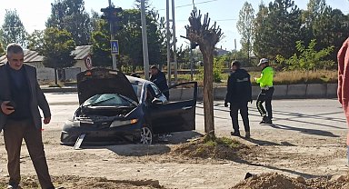 Van'da 1 kişinin öldüğü, 4 kişinin yaralandığı kazanın güvenlik kamerası görüntüleri ortaya çıktı