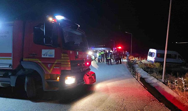 Van'da iki servis minibüsü çarpıştı: 8 yaralı