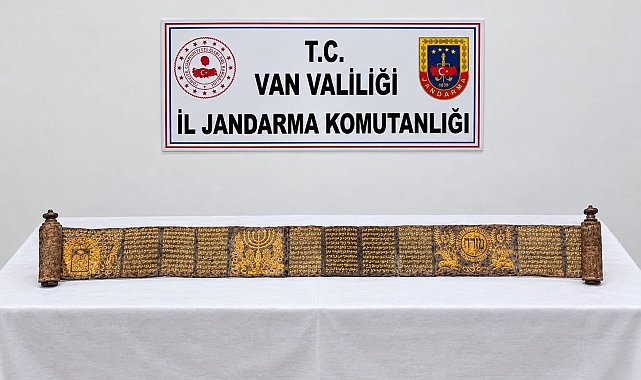 Van'da jandarmadan tarihi eser operasyonu: Altın yaldız işlemeli Tevrat ele geçirildi
