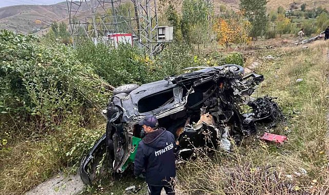 Van'da otomobil hurdaya döndü: 1 ölü