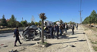 Van'da otomobil ile kamyonet çarpıştı: 5 yaralı