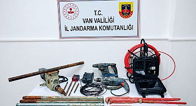 Van'da sit alanında kaçak kazı yapan 2 kişi suçüstü yakalandı