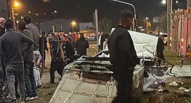 Van'da tır ile otomobil çarpıştı: 1 ölü, 4 yaralı