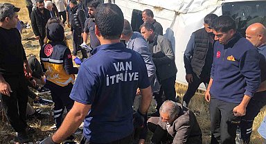 Van'da tır yolcu minibüsü ile çarpıştı: 11 yaralı