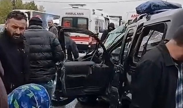 Van'da tırla hafif ticari araç çarpıştı: 2 yaralı