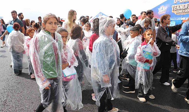 Vatandaşlar yağmura rağmen TEKNOFEST Güneydoğu'ya akın ediyor