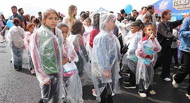 Vatandaşlar yağmura rağmen TEKNOFEST Güneydoğu'ya akın ediyor