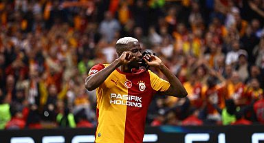 Victor Osimhen, Fenerbahçe'ye karşı gol sayısını 5 yaptı