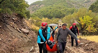 Yağış nedeniyle köyde mahsur kalan hastaya ekipler ulaştı
