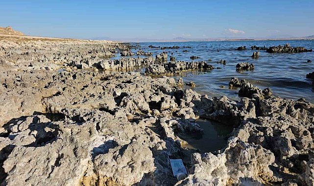 Yağışlara rağmen Van Gölü su kaybetmeye devam ediyor