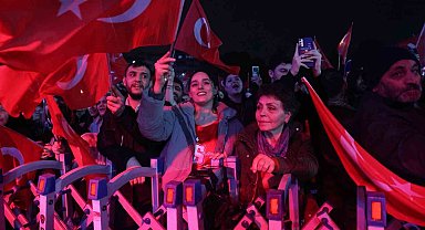 Yağmura rağmen Bursa'da Cumhuriyet coşkusu dinmedi