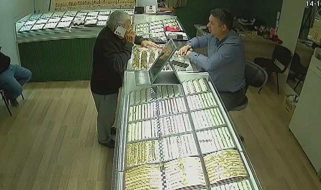 Yaşlı adamın birikimini dolandırıcılardan sarrafın dikkati kurtardı
