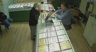 Yaşlı adamın birikimini dolandırıcılardan sarrafın dikkati kurtardı