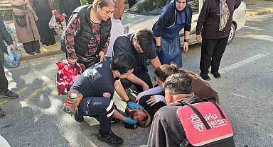 Yaşlı kadına çarpan gencin panik anları