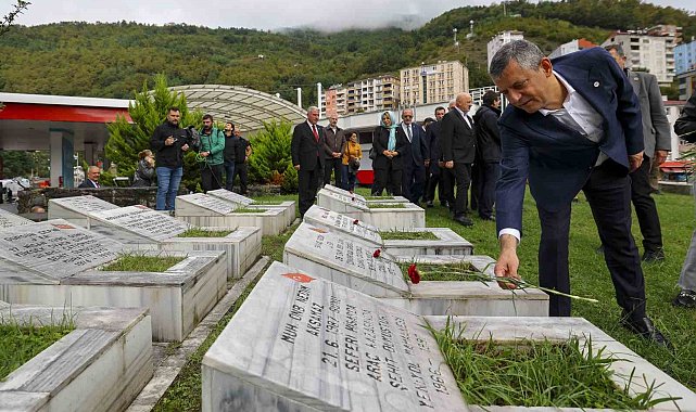 Yeni Parti Genel Başkanı Özel: "Yaşadığımız krizler yetmezmiş gibi şimdi bir de fon krizi çıktı"