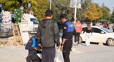 Yere sigara izmariti atanlara ceza kesildi