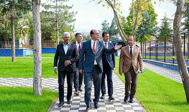Yeşilyurt'ta parklar yenileniyor, mahalleler güzelleşiyor