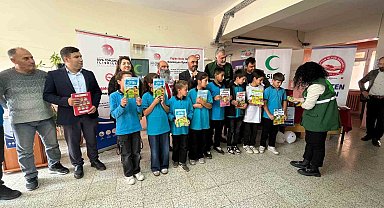 Yiğido dede çocuklara geleneksel oyunları anlattı