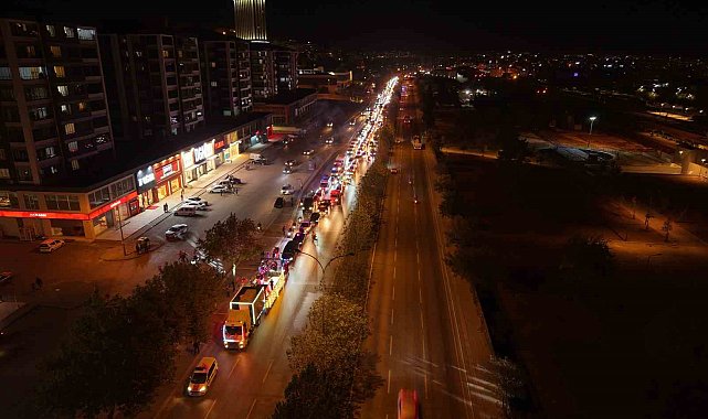 Yılmaz'dan Cumhuriyet kortejine davet