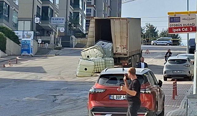 Yola dökülen asit mahalleyi kapattırdı