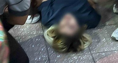 Yolda yürürken kocası tarafından bıçaklandı