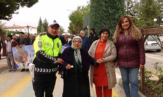 Yozgat'ta 1 Ekim Dünya Yaşlılar Günü'nde farkındalık yürüyüşü düzenlendi