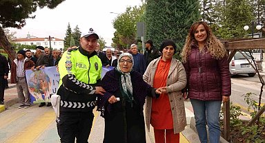 Yozgat'ta 1 Ekim Dünya Yaşlılar Günü'nde farkındalık yürüyüşü düzenlendi