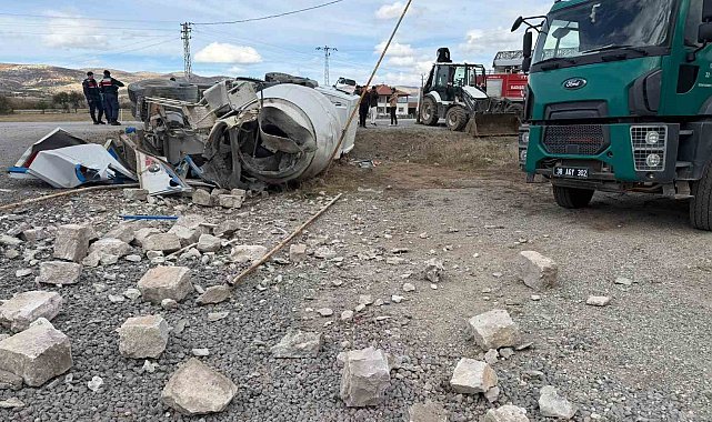 Yozgat'ta devrilen mikser metrelerce sürüklendi