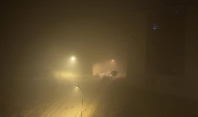 Yüksekova'da yoğun sis: Görüş mesafesi 10 metreye düştü