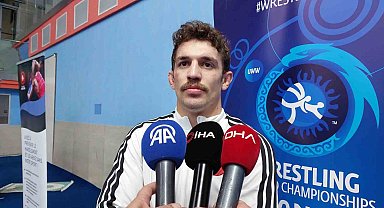 Yüksel Sarıçiçek, Dünya Büyükler Güreş Şampiyonası'nda finale yükseldi