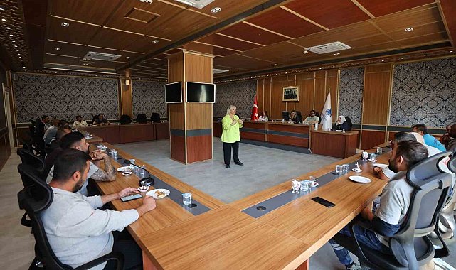 Yunusemre'de temizlik ekiplerine çevre bilinci eğitimi