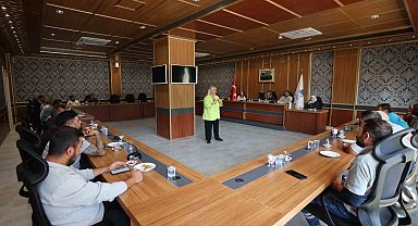 Yunusemre'de temizlik ekiplerine çevre bilinci eğitimi