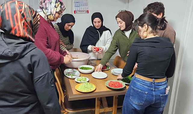Yurtta kalan üniversiteliler paketli gıda yerine kısır tercih etti