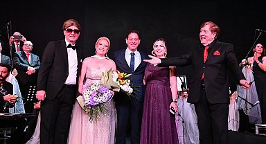 Zeki Müren'in unutulmaz şarkıları Manisa'da yankılandı