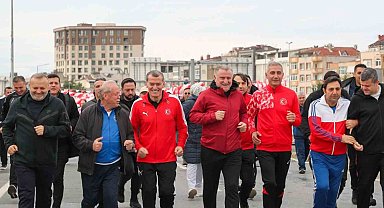 Zeytinburnu sokaklarında Cumhuriyet Koşusu heyecanı yaşandı