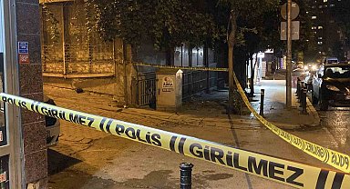 Zeytinburnu'nda iki grup arasındaki silahlı kavgada ev ve iş yerlerine mermi isabet etti