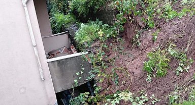 Zonguldak'ta heyelan: Evin bahçesi kaydı, balkon zarar gördü