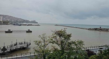 Zonguldak'ta sağanak yağış limanın rengini değiştirdi